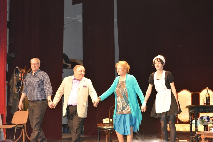Pe scena teatrului Arhivă personală