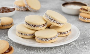 Fursecuri cu dulceata de lapte Sursa foto shutterstock 2490734209 jpg