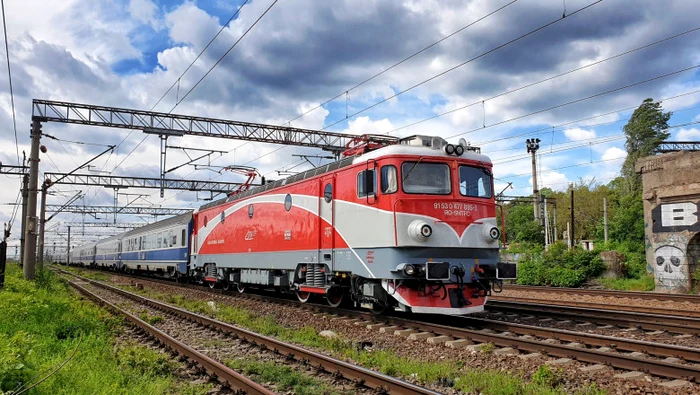 
    Un tren Regio a acroșat o mașină în județul Harghita Sursă foto: Facebook CFR  