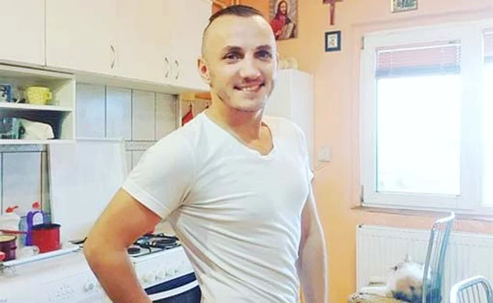 
    El mai deține un  apartament în  Constanța  