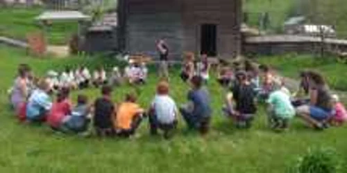 Copiii din Vatra Moldoviţei 