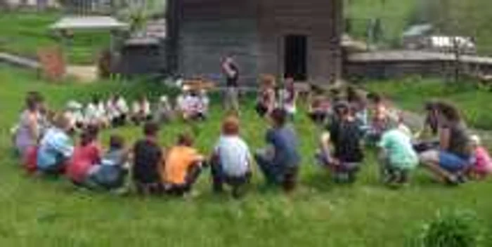 Copiii din Vatra Moldoviţei 