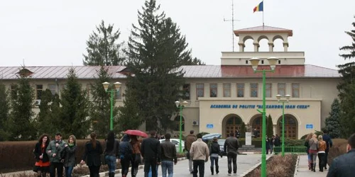 Academia de Poliţie pune la bătaie 770 de locuri în 2010