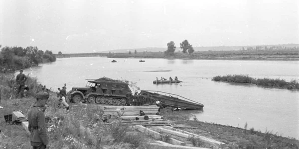 Bundesarchiv B 145 Bild F016198 0032, Rumänien, Brückenbau über den Pruth jpg