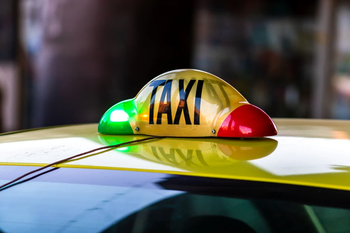Sute de taximetriști protestează în Piața Constituției FOTO Shutterstock