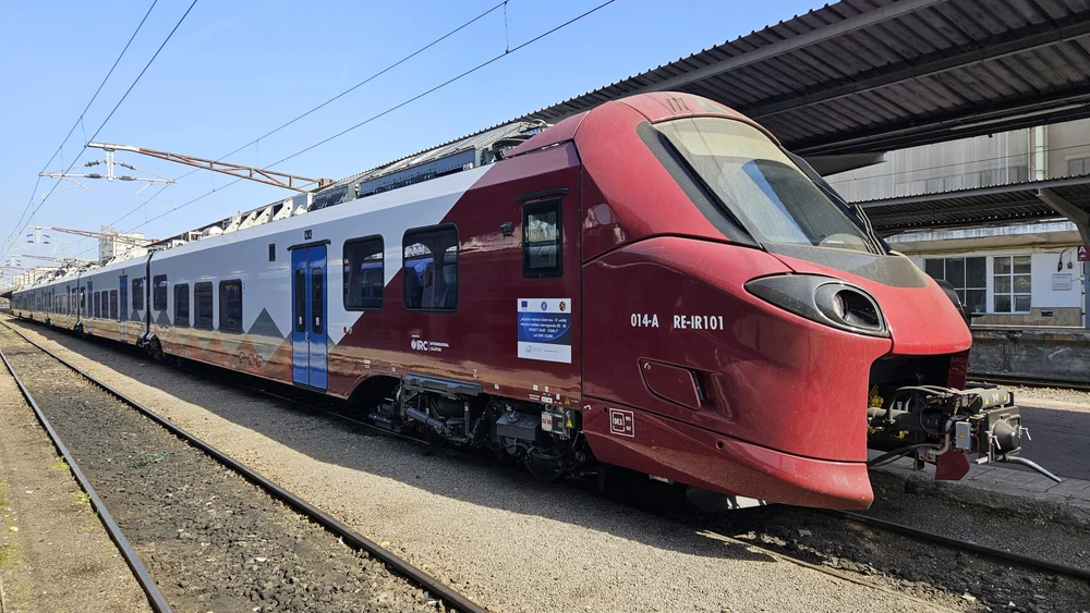 Imagini cu primul tren electric nou Coradia Stream care a intrat în circulație pe ruta București - Brașov