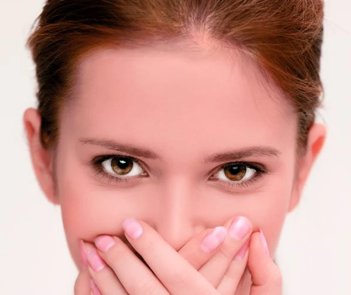 Apa de gură cu uleiuri esențiale, pe care o poți face acasă, te ajută să scapi de respirația urât mirositoareclicksanatate.ro