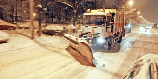 Utilajele de deszăpezire au acţionat după ora 00.00
