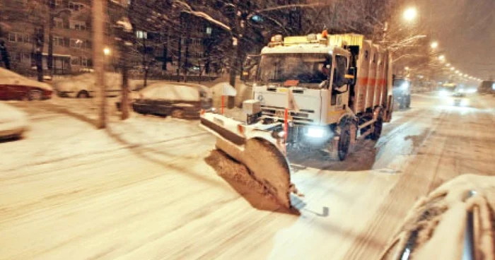 Utilajele de deszăpezire au acţionat după ora 00.00