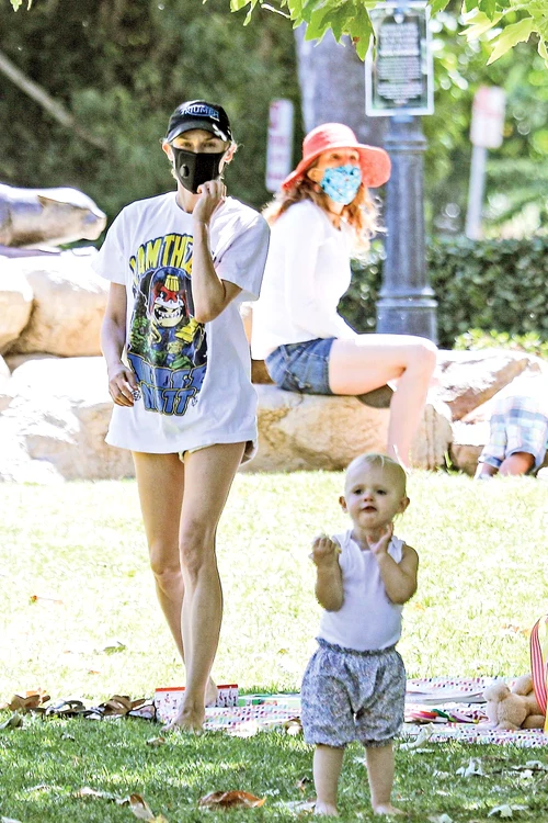 Diane Kruger şi-a dus  fetiţa într-un parc  din Beverly Hills