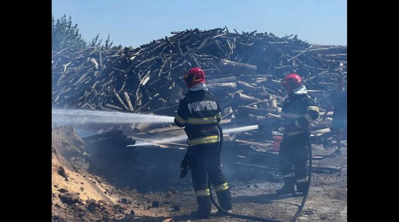 Incendiul a fost lichidat FOTO Prahova News
