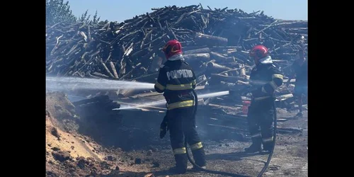 incendiu fabrica de cherestea ISU Prahova jpg