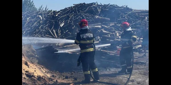 incendiu fabrica de cherestea ISU Prahova jpg