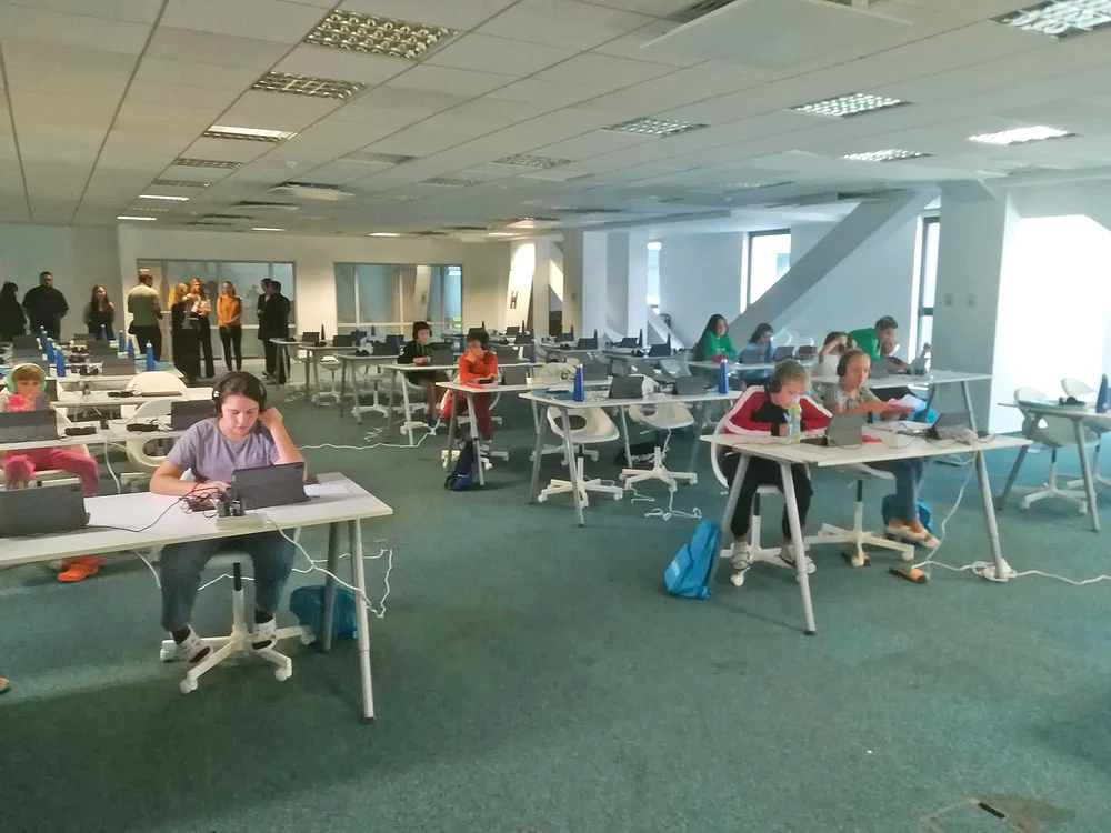 Elevii de liceu  ucraineni fac cursuri online