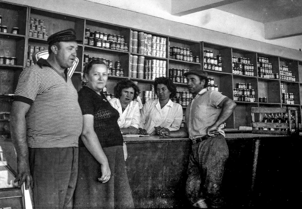Magazin sătesc în Delta Dunării, în 1970 (© Azopan, CC BY-NC-ND 4.0)