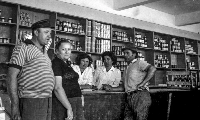 Magazin sătesc în Delta Dunării, în 1970 (© Azopan, CC BY-NC-ND 4.0)