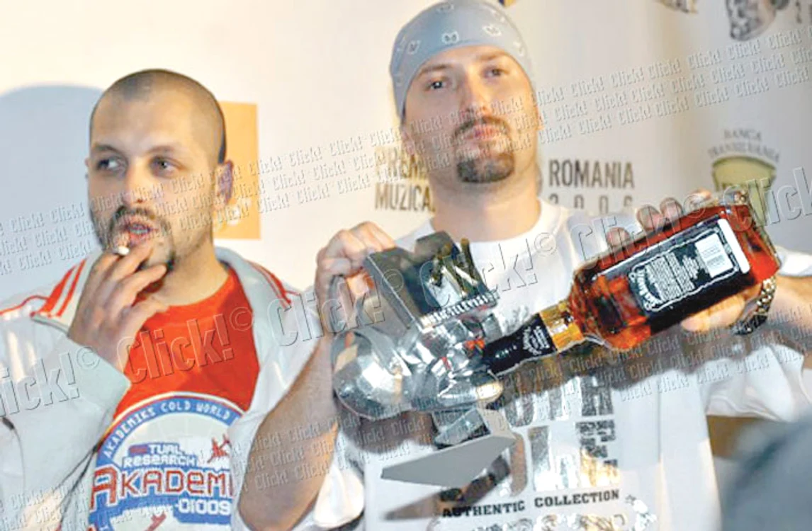 Şi pe scenă urca tot timpul trotilat