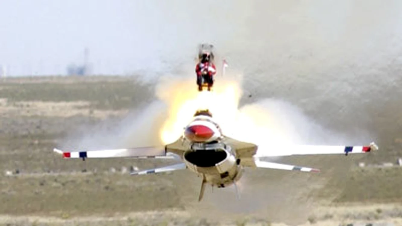 
    Bărbatul, un prieten al pilotului, a avut parte de toata gama de senzaţii extreme  