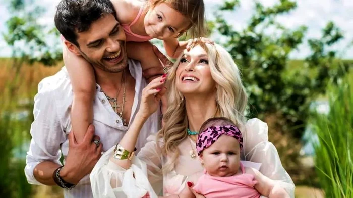 George Burcea și Andreea Bălan alături de fetițele lor / foto: social media