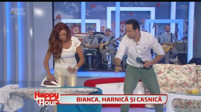 
    Bianca a călcat o cămaşă  