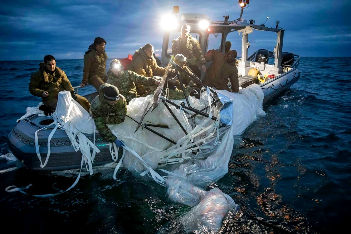 Balonul spion al Chinei doborât de SUA, recuperat din Atlantic FOTO Profimedia 
