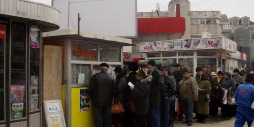 Coadă la abonamente pentru tramvai