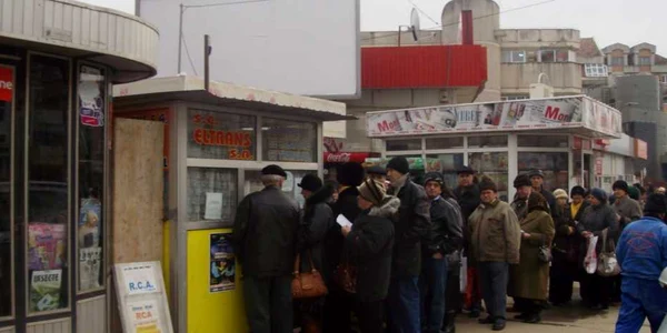 Coadă la abonamente pentru tramvai