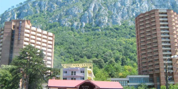 La Herculane, hotelurile din vremea comunistă pierd stele