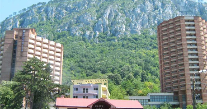 La Herculane, hotelurile din vremea comunistă pierd stele