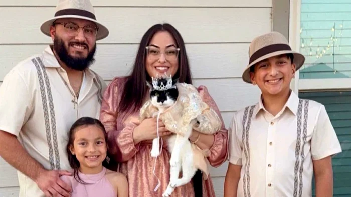 Familia Gonzalez, alături de sărbătorita Holly Marie (Foto: Captură video)