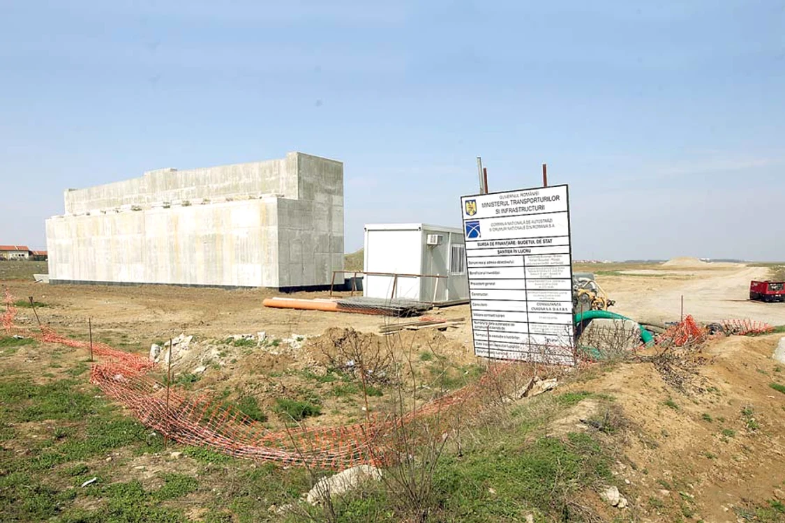 Şantierul este abandonat din noiembrie 2013