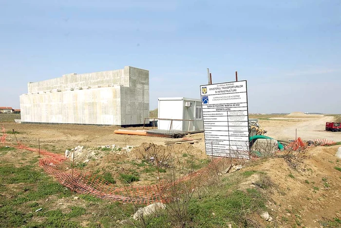 
    Şantierul este  abandonat din  noiembrie 2013  