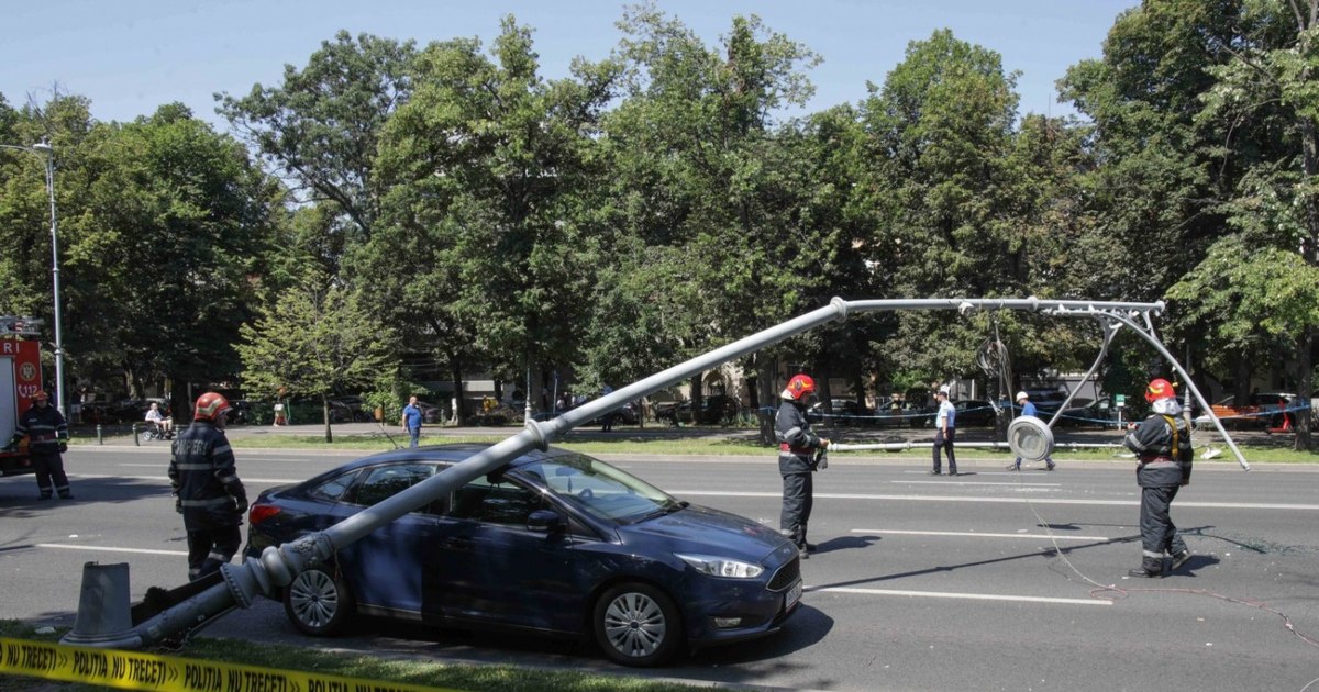 Traficul a fost reluat în Piaţa Charles de Gaulle din Capitală, unde a