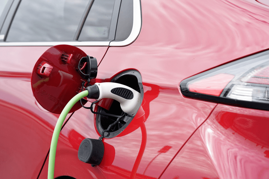 73% dintre români vor să cumpere o mașină hibrid sau electrică în viitor