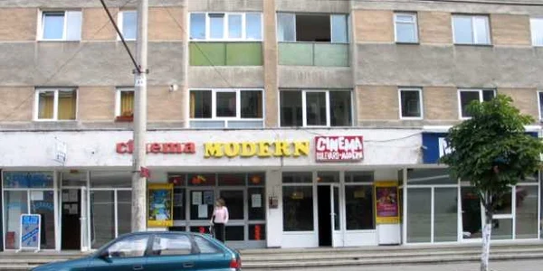 Primăria vrea să reabiliteze Cinema Modern. FOTObzb.ro