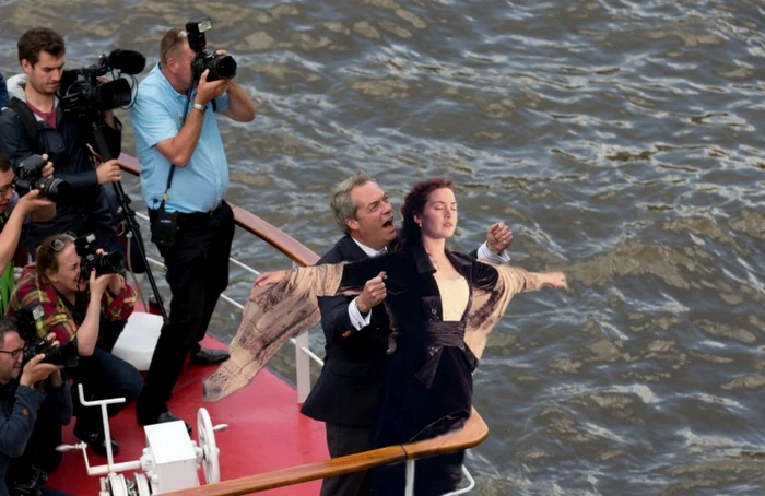 Mesaj ironic adresat de o internauta la adresa flotilei pro-Brexit condusa de Nigel Farage FOTO Twitter Tahira Mirza