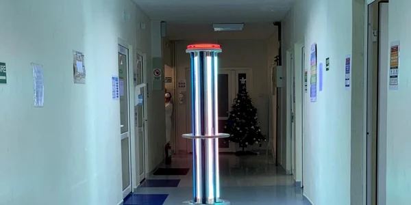 Robot pentru dezinfecţia aerului şi a suprafeţelor foto primaria constanta