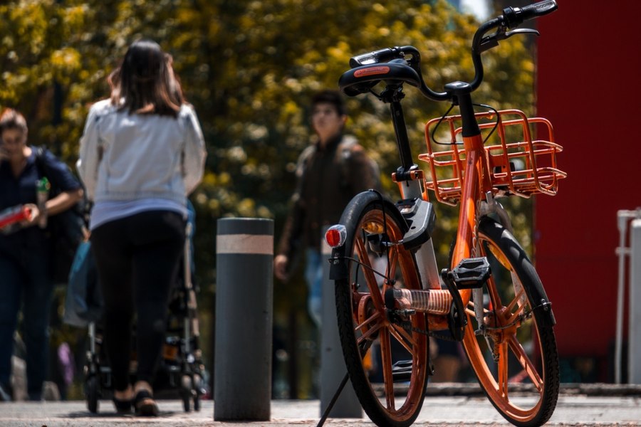 Motivul halucinant pentru care un biciclist a primit o amendă de 1.200 de lei în București