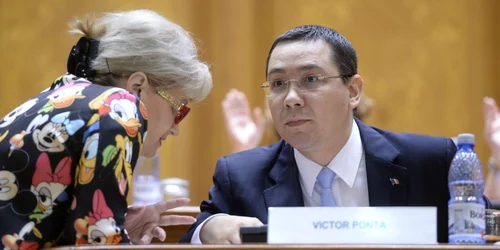 Victor Ponta discuta cu Senatoarea PC Cristiana Anghel FOTO Mediafax