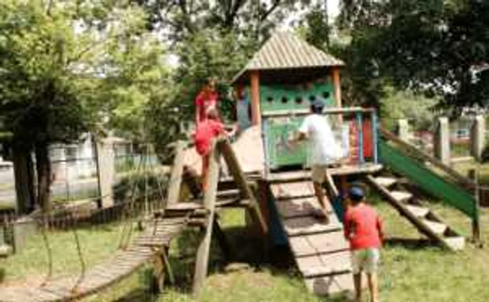 Autorităţile locale au două săptămâni să ia bani de  la Mediu pentru parcuri