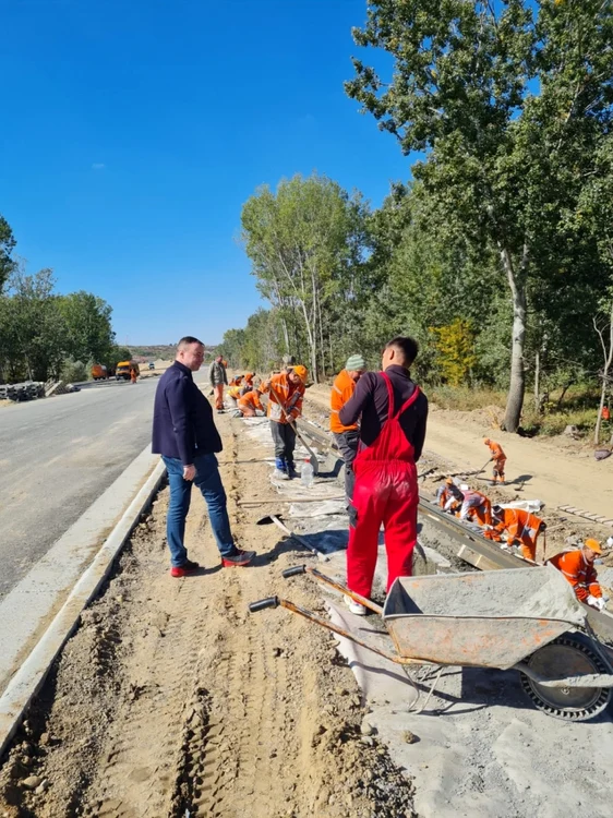 Noua conducere a CNAIR a fost sâmbătă, 2 octombrie, pe şantierul Drumului Expres Craiova-Piteşti. FOTO: Facebook/ CNAIR