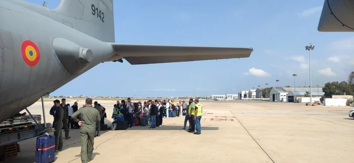 Cetățeni români, repatriați din Liban FOTO: MAE