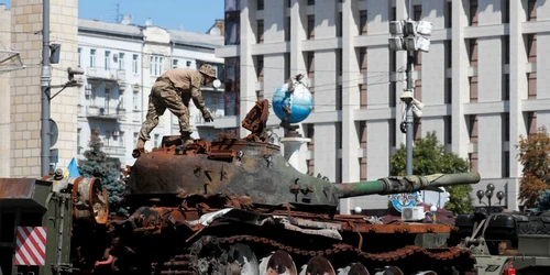Tancuri rusești capturate expuse la Kiev înainte de Ziua Independenței FOTO EPA-EFE