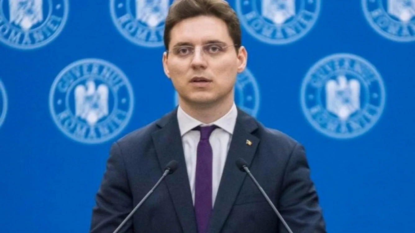 
    Victor Negrescu i-a luat prin surpindere pe colegi cu gestul său Foto: arhivă personală  