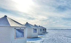 Aşa arată cortul  în care actorul a  dormit cu iubita jpeg