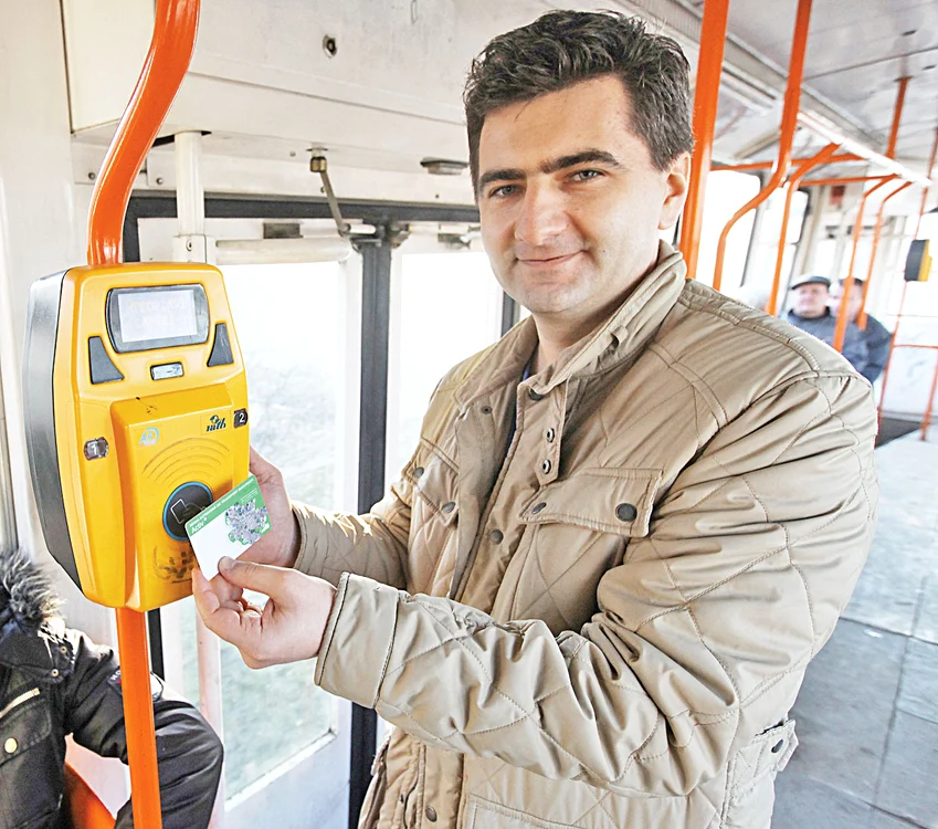 
    26 februarie. Mi-am plătit călătoria  cu tramvaiul cu noul  card cumpărat   