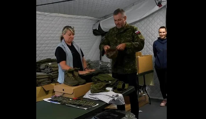 Peter Pellegrini a dat costumul elegant pe cel de camuflaj. FOTO: captură video