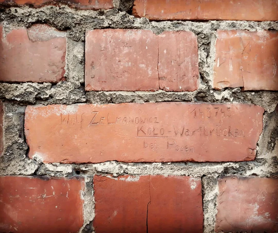 Inscripția de pe pereții lagărului FOTO The Holocaust & WWII history by Mat