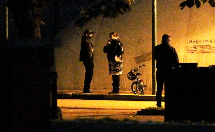 S-a întreţinut cu o mămică în faţa clubului Dinamo, cât timp copilele erau la ora de tenis