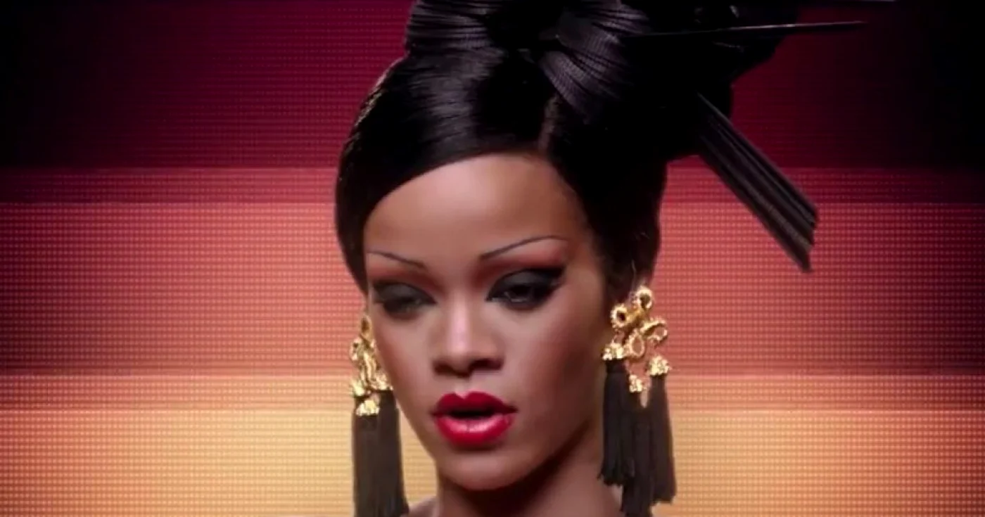 Rihanna, în videoclipul "Princess of China“